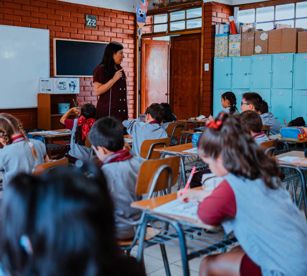 Estudiantes del Colegio Saint Mary Joseph School durante una actividad en clases